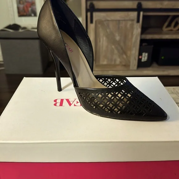 ♥️JustFab black leather heels - Picture 1 of 3